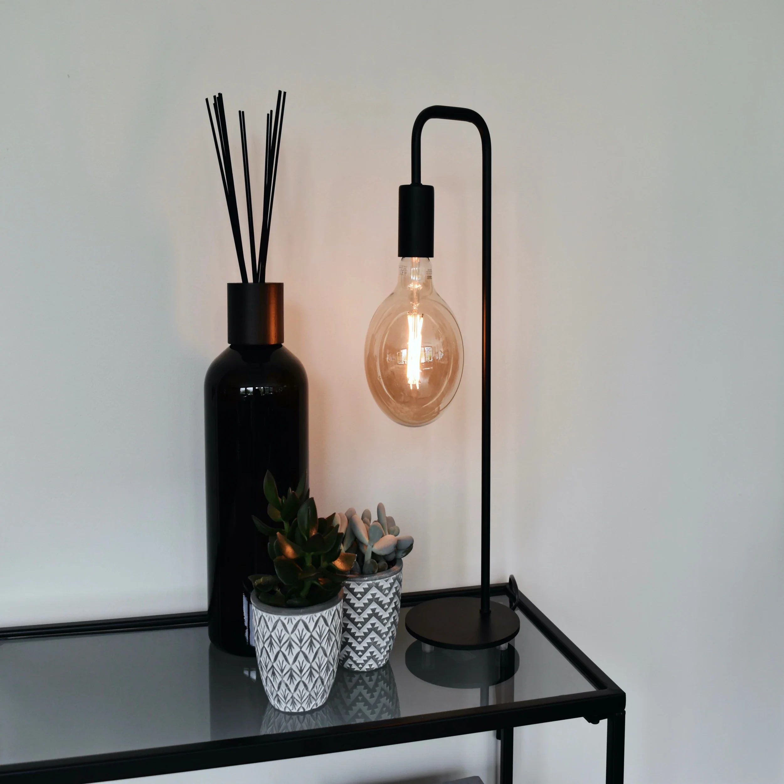 Calex Floor Lamp U-line - E27 - Black - 1.8m cable (UK) - Image 3
